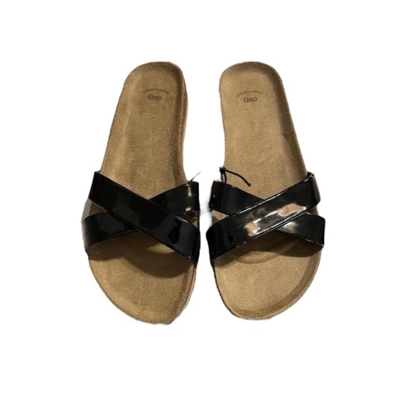 GAP Criss-Cross Patent Leather Straps Flat Sandals in Classic Black Size 6 NWT - Picture 1 of 3